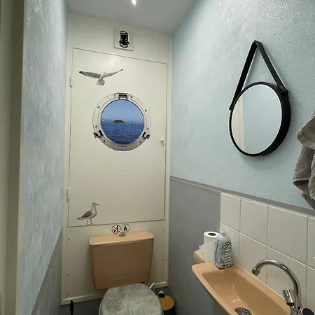 Les Pieds Dans Le Sable *